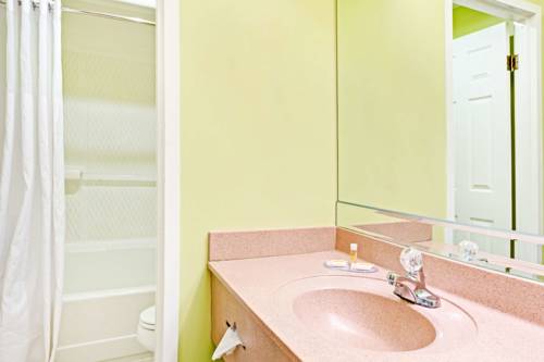 Imagen de la habitación del Hotel Days Inn By Wyndham Kingsland Ga. Foto 11