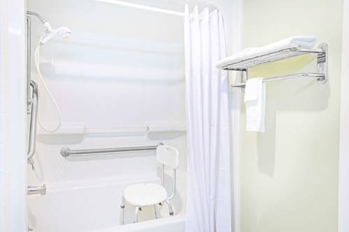 Imagen de la habitación del Hotel Days Inn By Wyndham Kingsland Ga. Foto 12