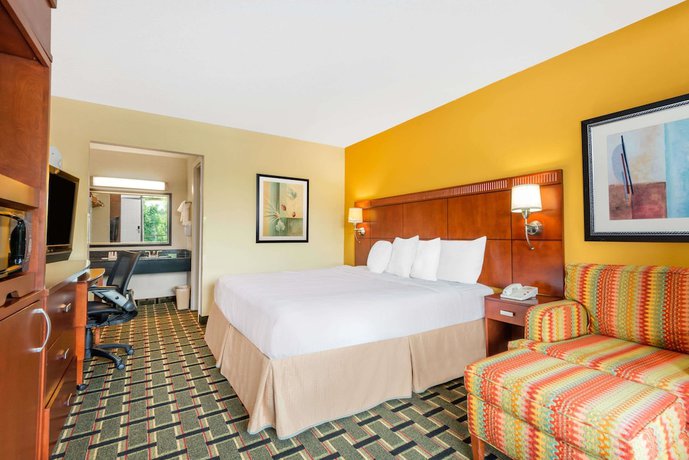 Imagen de la habitación del Hotel Days Inn By Wyndham Knoxville East. Foto 7