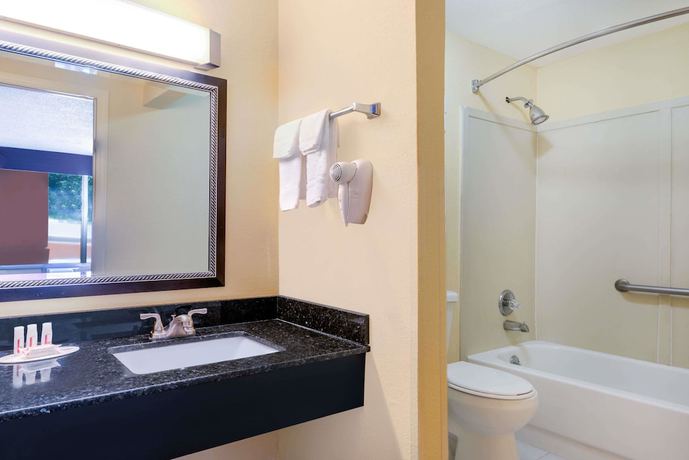 Imagen de la habitación del Hotel Days Inn By Wyndham Knoxville East. Foto 10