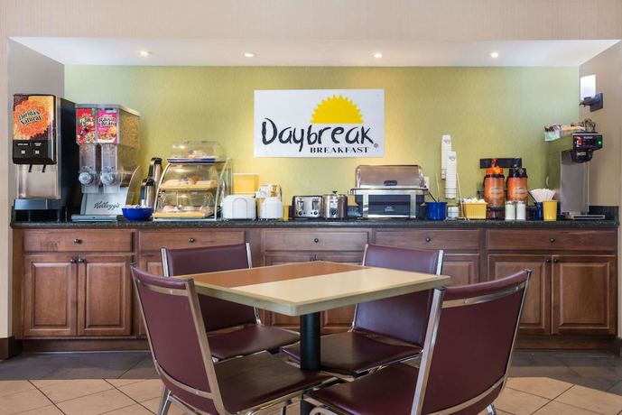 Imagen del bar/restaurante del Hotel Days Inn By Wyndham Knoxville East. Foto 3