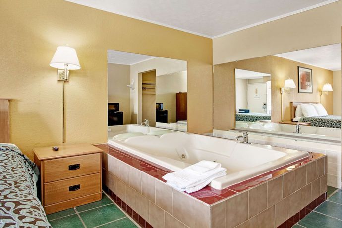 Imagen de la habitación del Hotel Days Inn By Wyndham Knoxville West. Foto 6