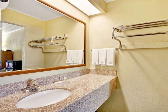 Imagen de la habitación del Hotel Days Inn By Wyndham Knoxville West. Foto 10