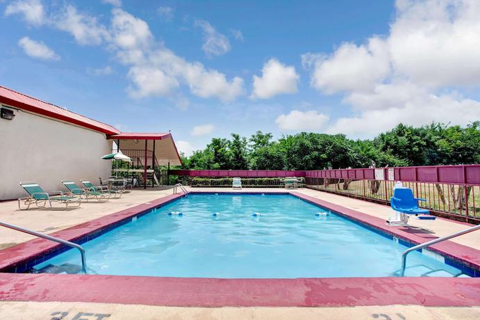 Imagen de la piscina del Hotel Days Inn By Wyndham Knoxville West. Foto 12