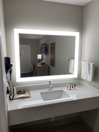 Imagen de la habitación del Hotel Days Inn By Wyndham Lake Charles. Foto 4