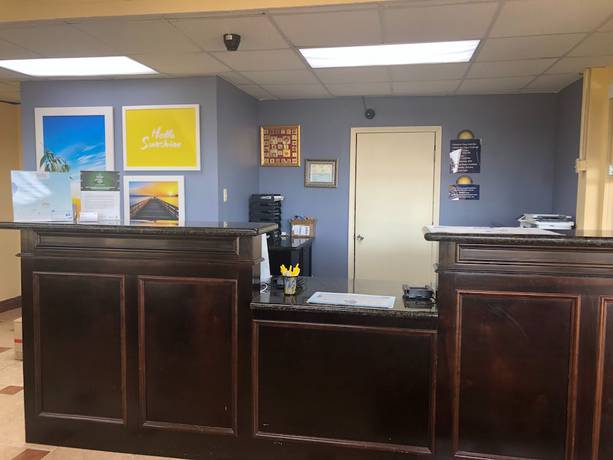 Imagen de los interiores del Hotel Days Inn By Wyndham Lake Charles. Foto 9