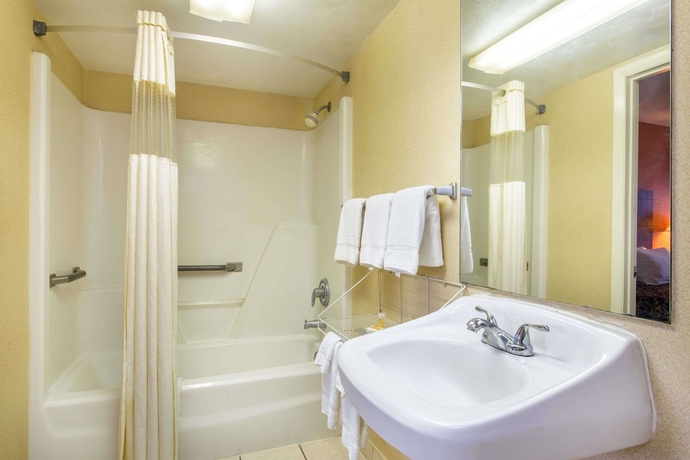 Imagen de la habitación del Hotel Days Inn By Wyndham Lake City I-10. Foto 12