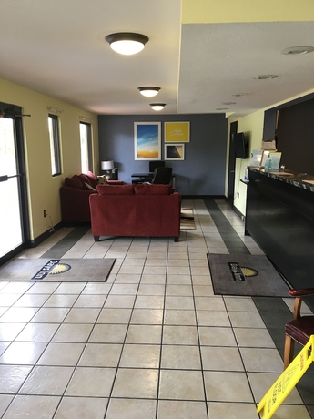 Imagen de los interiores del Hotel Days Inn By Wyndham Lake City I-10. Foto 15