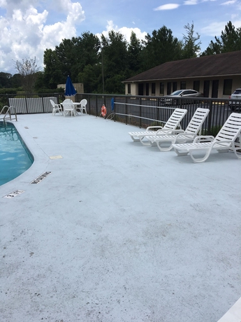 Imagen de la piscina del Hotel Days Inn By Wyndham Lake City I-10. Foto 19
