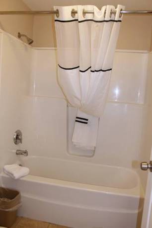 Imagen de la habitación del Hotel Days Inn By Wyndham Lakewood South Tacoma. Foto 2