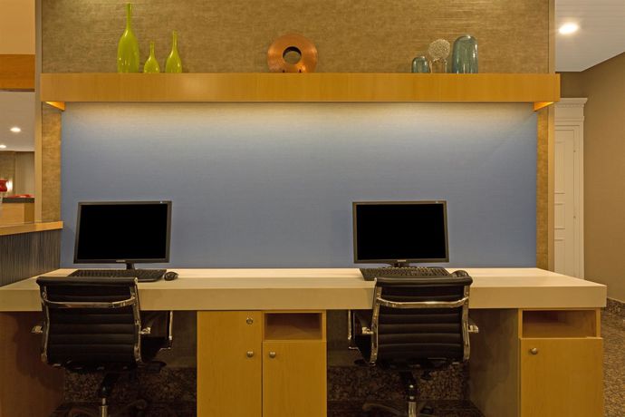 Imagen del bar/restaurante del Hotel Days Inn By Wyndham Lanham Washington Dc. Foto 4