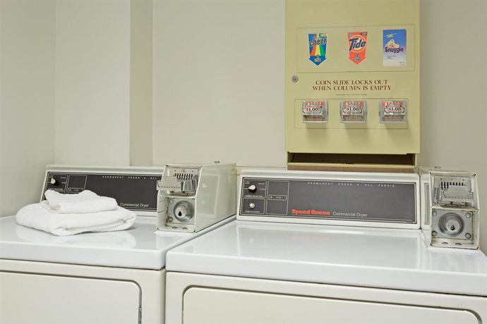 Imagen de los interiores del Hotel Days Inn By Wyndham Lanham Washington Dc. Foto 16