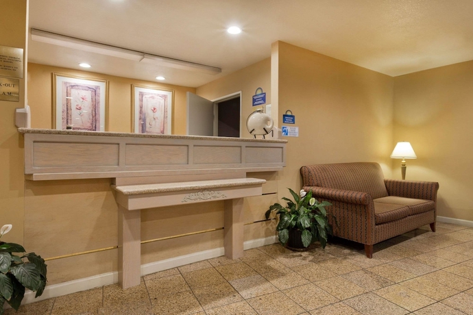 Imagen de los interiores del Hotel Days Inn By Wyndham Lathrop. Foto 17