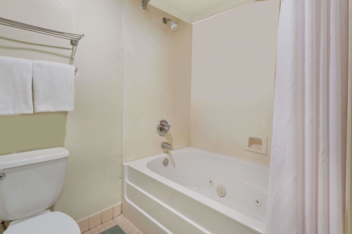 Imagen de la habitación del Hotel Days Inn By Wyndham Lathrop. Foto 15