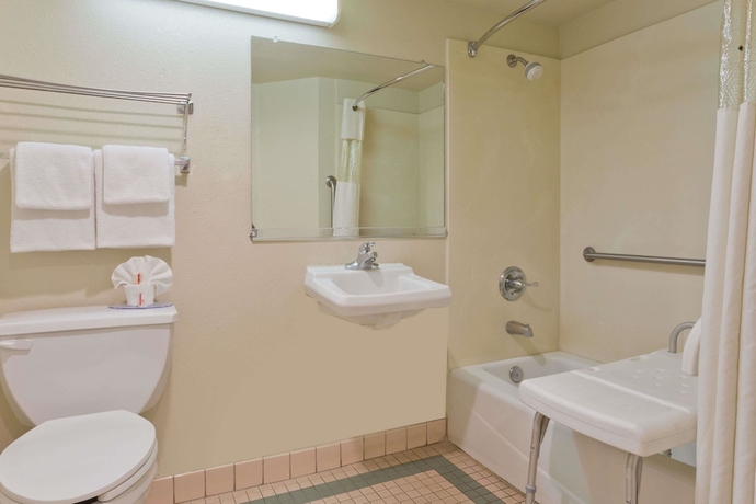 Imagen de la habitación del Hotel Days Inn By Wyndham Lathrop. Foto 16