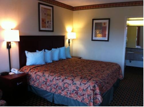 Imagen de la habitación del Hotel Days Inn By Wyndham Leesville. Foto 10