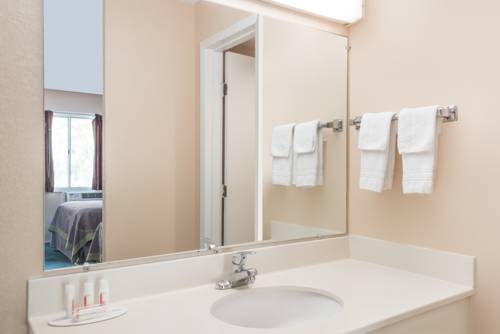 Imagen de la habitación del Hotel Days Inn By Wyndham Lenox Ma. Foto 9