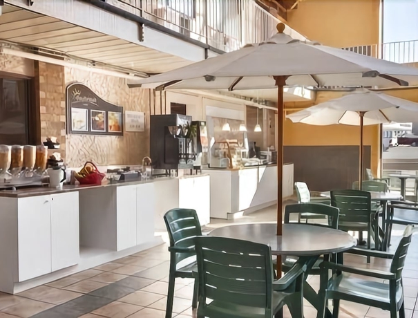 Imagen del bar/restaurante del Hotel Days Inn By Wyndham Lethbridge. Foto 5