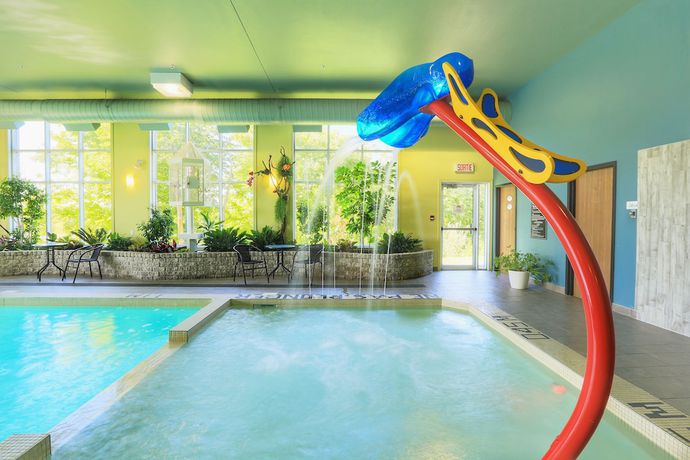 Imagen de la piscina del Hotel Days Inn By Wyndham Levis. Foto 18