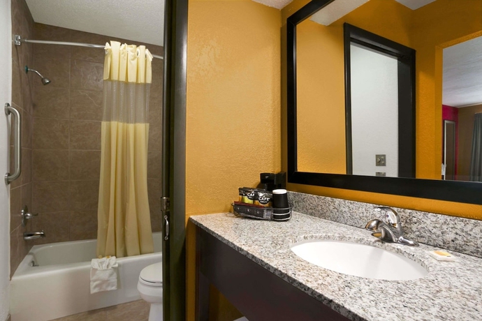 Imagen de la habitación del Hotel Days Inn By Wyndham Liberty/ne Kansas City. Foto 8