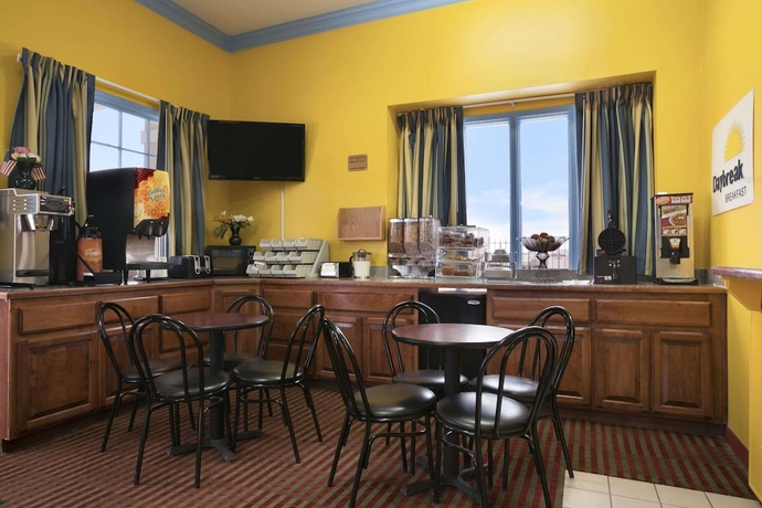 Imagen del bar/restaurante del Hotel Days Inn By Wyndham Liberty/ne Kansas City. Foto 2