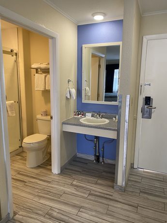 Imagen de la habitación del Hotel Days Inn By Wyndham Lincoln, Lincoln. Foto 13