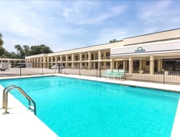 Imagen de la piscina del Hotel Days Inn By Wyndham Little River. Foto 17