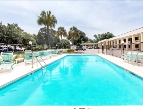 Imagen de la piscina del Hotel Days Inn By Wyndham Little River. Foto 18