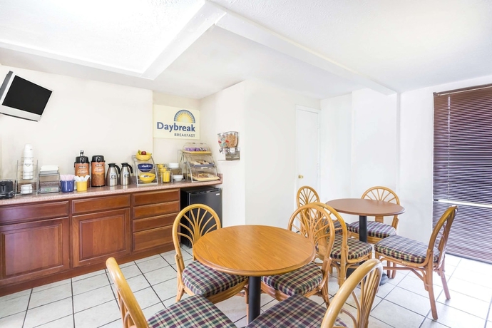 Imagen del bar/restaurante del Hotel Days Inn By Wyndham Little River. Foto 6