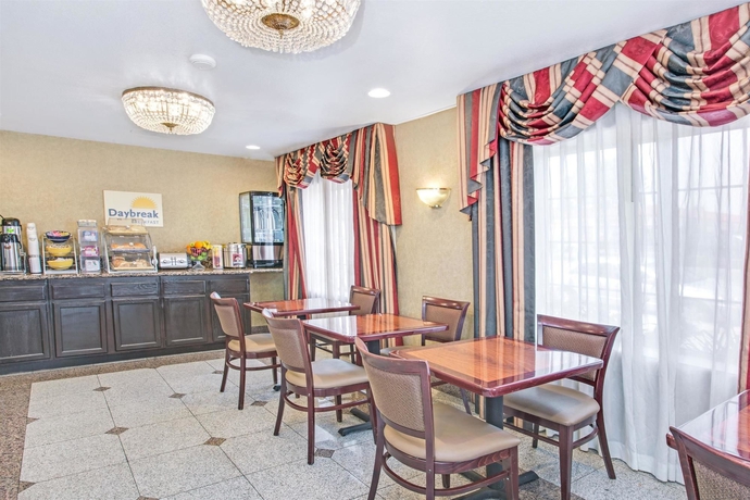 Imagen del bar/restaurante del Hotel Days Inn By Wyndham Los Angeles Lax/redondo/manhattan Beach. Foto 2