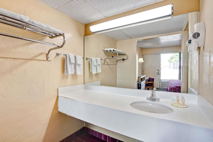 Imagen de la habitación del Hotel Days Inn By Wyndham Louisville Airport Fair And Expo Center. Foto 11