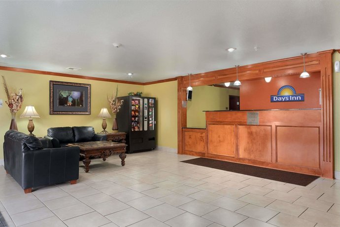 Imagen de los interiores del Hotel Days Inn By Wyndham Lumberton. Foto 11
