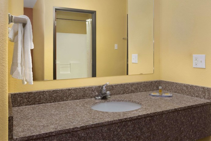 Imagen de la habitación del Hotel Days Inn By Wyndham Lumberton. Foto 8