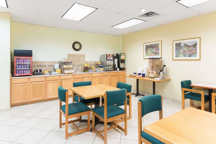 Imagen del bar/restaurante del Hotel Days Inn By Wyndham Luray Shenandoah. Foto 3