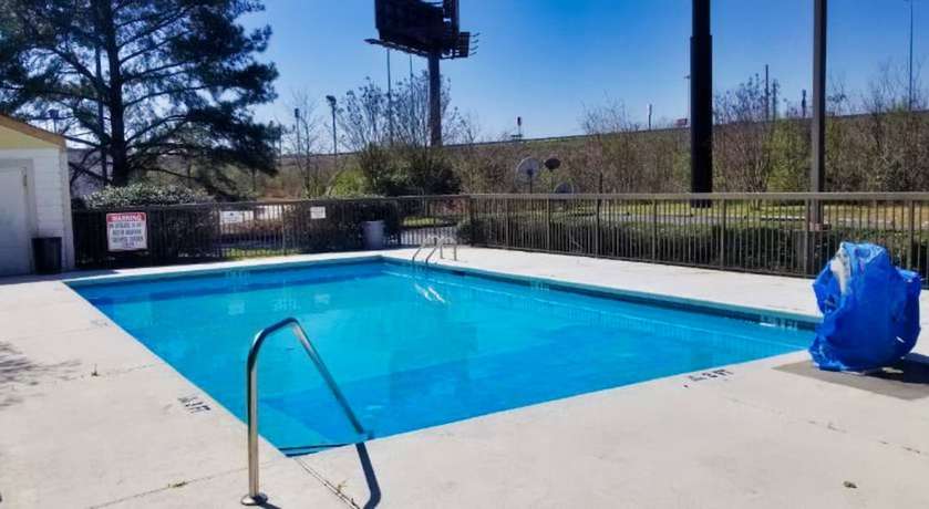 Imagen de la piscina del Hotel Days Inn By Wyndham Macon I-75 North. Foto 19