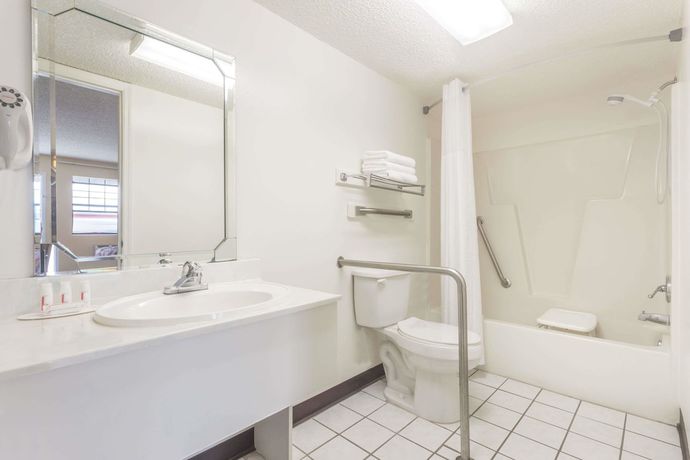 Imagen de la habitación del Hotel Days Inn By Wyndham Madison, Madison. Foto 12