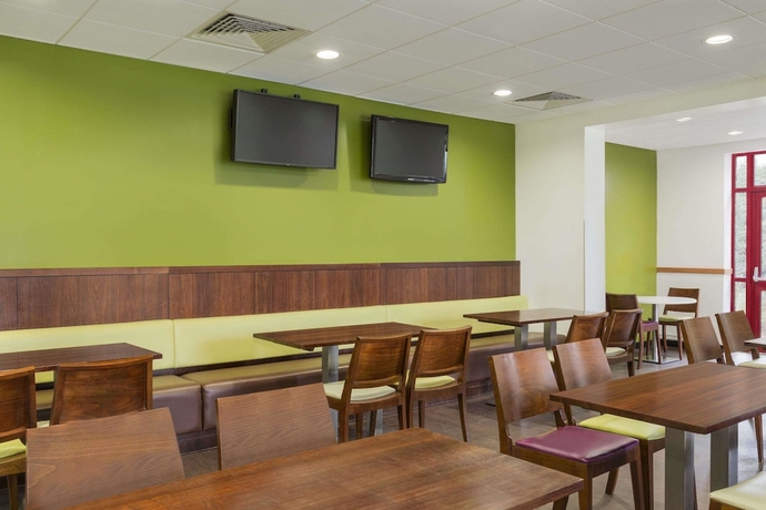 Imagen del bar/restaurante del Hotel Days Inn By Wyndham Magor. Foto 4