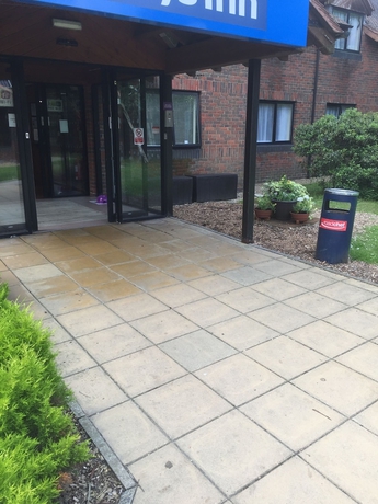 Imagen de los interiores del Hotel Days Inn By Wyndham Maidstone. Foto 16