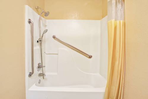 Imagen de la habitación del Hotel Days Inn By Wyndham Marietta White Water. Foto 11