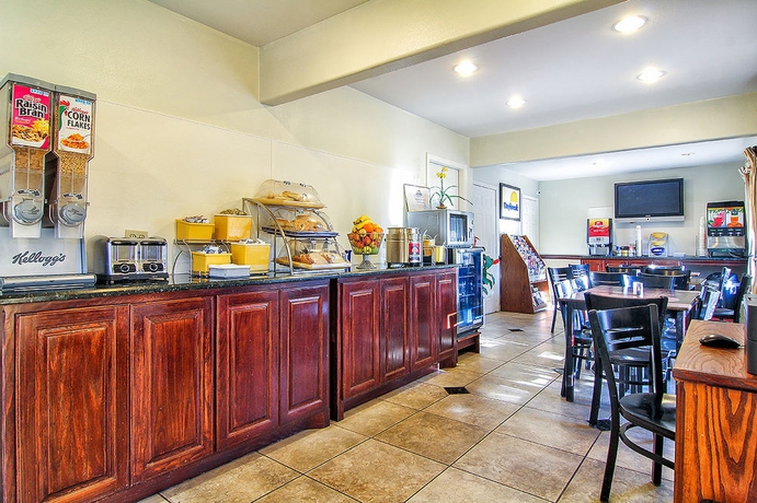 Imagen del bar/restaurante del Hotel Days Inn By Wyndham Market Center Dallas Love Field. Foto 5