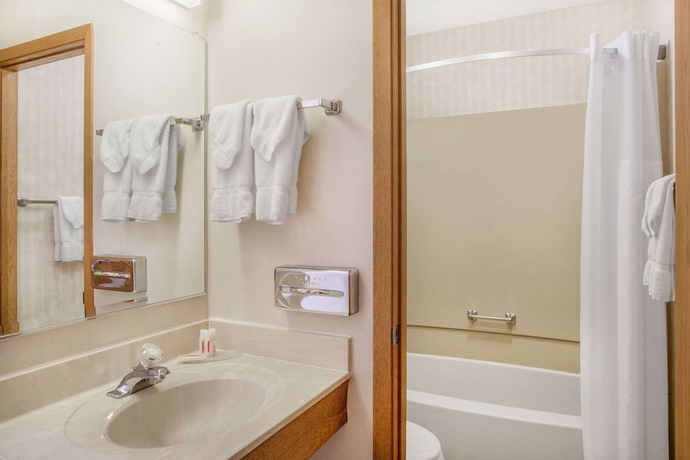 Imagen de la habitación del Hotel Days Inn By Wyndham Marquette. Foto 7