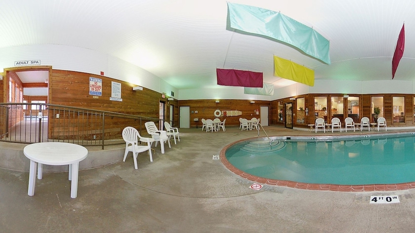 Imagen de la piscina del Hotel Days Inn By Wyndham Marquette. Foto 16