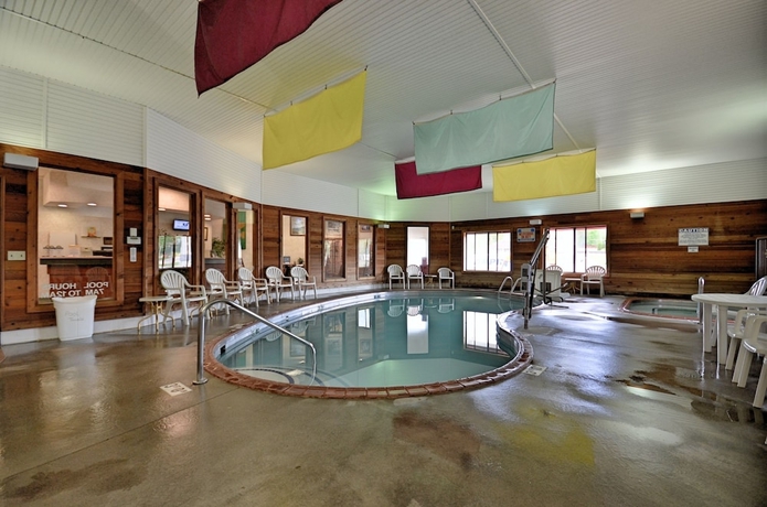 Imagen de la piscina del Hotel Days Inn By Wyndham Marquette. Foto 17