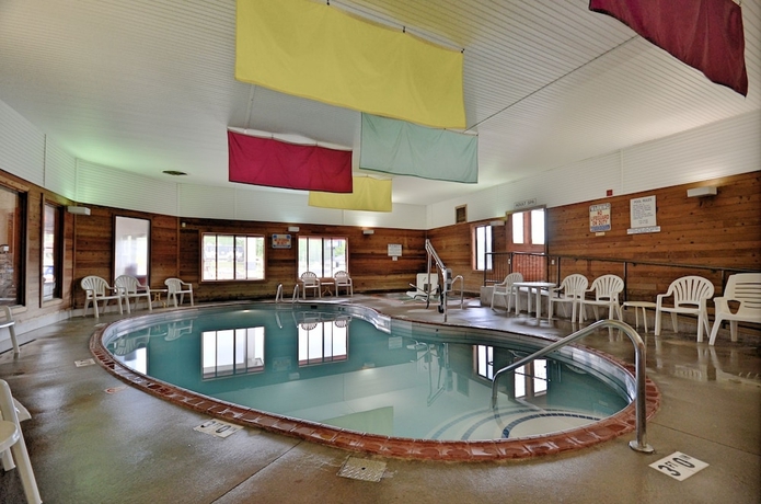 Imagen de la piscina del Hotel Days Inn By Wyndham Marquette. Foto 18