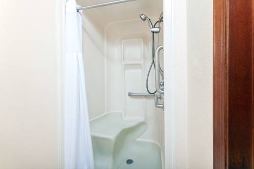 Imagen de la habitación del Hotel Days Inn By Wyndham Maumee/toledo. Foto 12