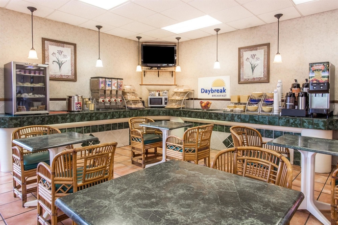 Imagen del bar/restaurante del Hotel Days Inn By Wyndham Melbourne. Foto 3