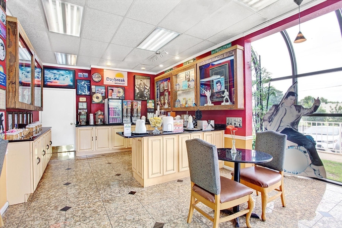 Imagen del bar/restaurante del Hotel Days Inn By Wyndham Memphis At Graceland. Foto 3