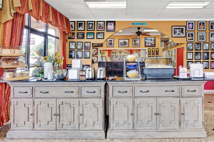 Imagen de los interiores del Hotel Days Inn By Wyndham Memphis At Graceland. Foto 10