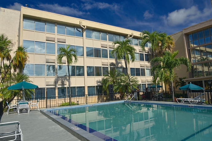 Imagen de la piscina del Hotel Days Inn By Wyndham Miami International Airport. Foto 15