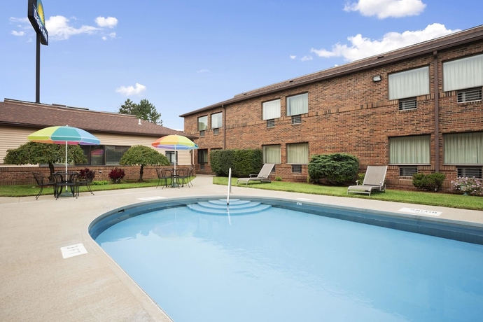 Imagen de la piscina del Hotel Days Inn By Wyndham Middletown, Middletown-OH. Foto 17